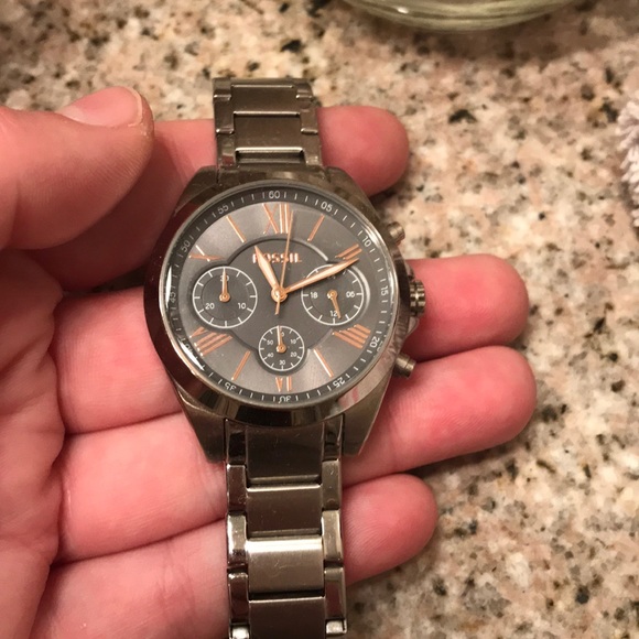 Women’s Fossil Watch - Picture 3 of 4